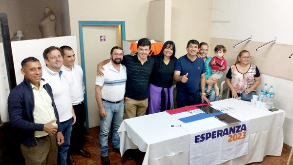 Equipo político de Esperanza Martínez brinda respaldo a candidatura de González Drakeford - La Clave
