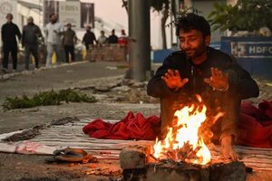Al menos 24 personas mueren por consumir alcohol adulterado en la India - Mundo - ABC Color