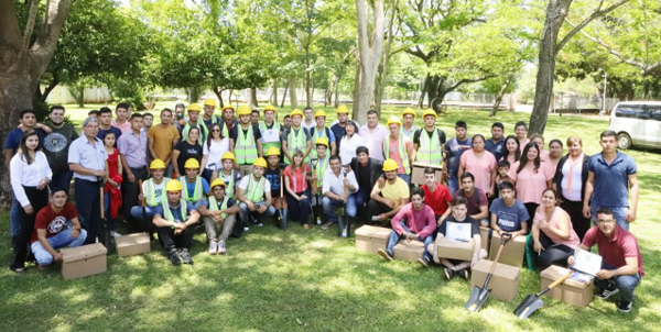 Un total de 240 jóvenes se recibieron de electricistas, albañiles y ensambladores de hormigón - .::Agencia IP::.
