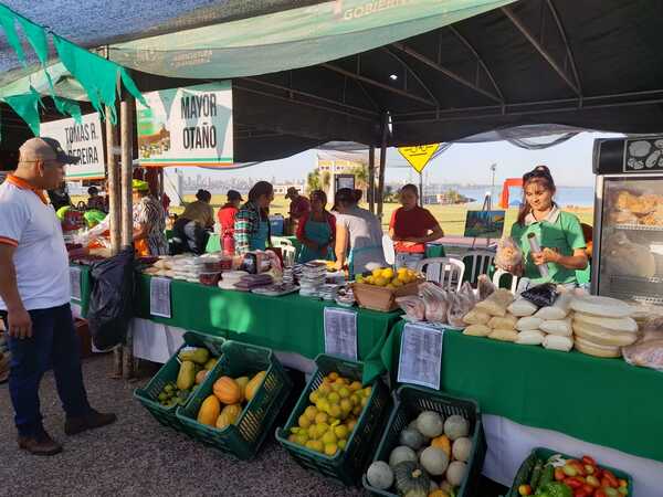 Se desarrolla una gran feria de la agricultura familiar de Itapúa