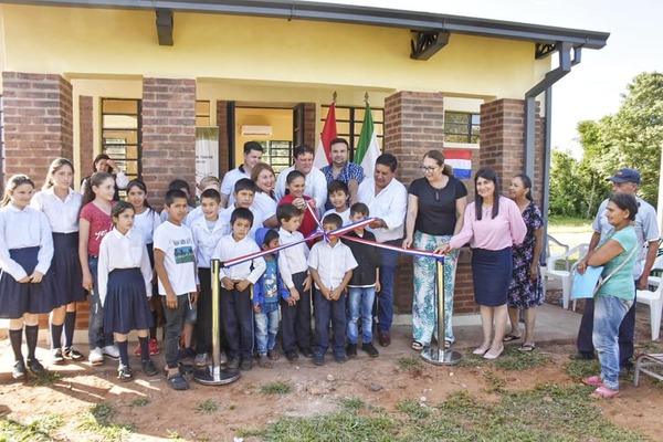 PROSIGUE LA INAUGURACIÓN DE OBRAS EJECUTADAS EN FAVOR DEL ÁMBITO EDUCATIVO, POR PARTE DE LA GOBERNACIÓN DE ITAPÚA
