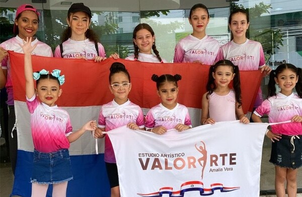 Delegación de bailarinas de Minga Guazú fueron premiadas en Brasil - La Clave