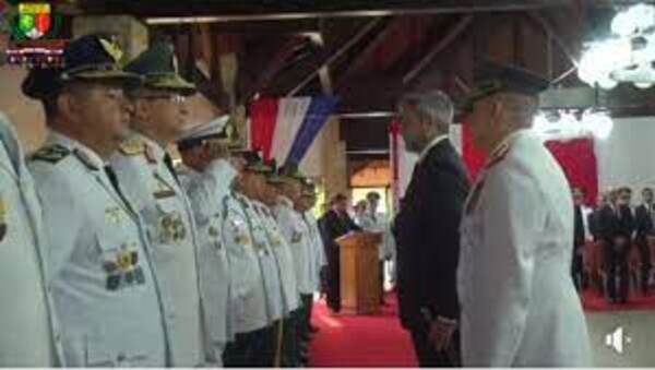 Marito entregó bastones de mando a nuevos generales y almirantes