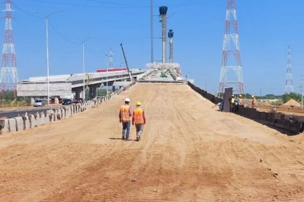 Preparan base estructural para la rampa de acceso al Puente Héroes del Chaco