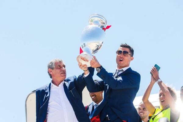 Portugal: Rajaron al DT que dejó en el banco a Cristiano Ronaldo