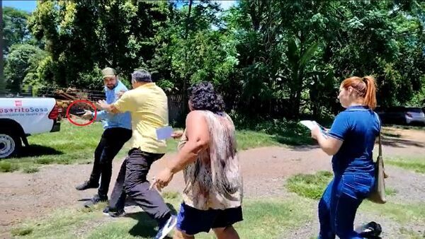 Colorados arman trifulca en recepción de urnas electrónicas