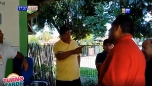 Candidatos a los golpes en Guairá al recibir insumos electorales - Paraguaype.com