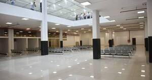La Nación / Reinauguran estación de buses remodelada