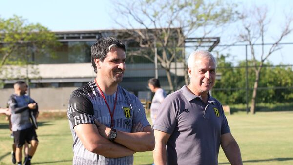 López busca cuatro piezas para completar el plantel