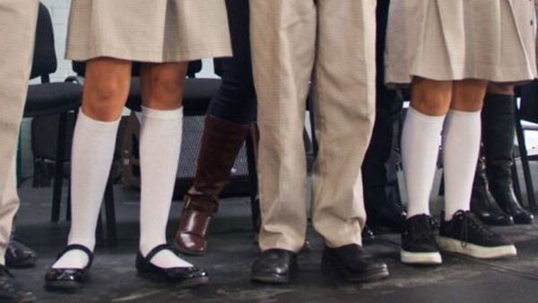 Alumna consiguió ir a su colación en pantalones