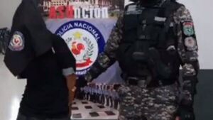 Hombre asalta con machete a una mujer en la Costanera de Asunción