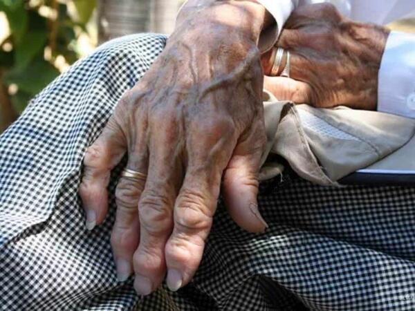 Abuelita se resbaló, cayó en su vivienda y murió
