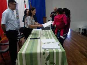 Entregan 67 contratos de arrendamiento de solares municipales para la fracción Las Marcedes - Radio Imperio