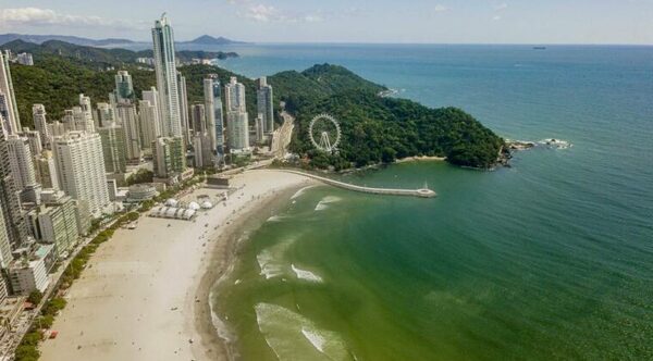 Coliformes fecales en playa de Camboriú, destino de vacaciones de muchos paraguayos