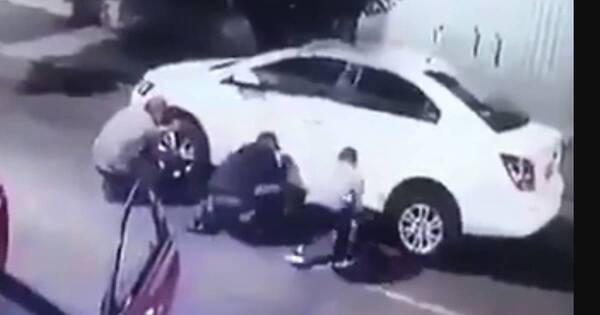 La Nación / Desbaratan una banda de delincuentes que robaba accesorios de vehículos