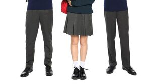 Luego de ser discriminada, una adolescente consiguió ir a su colación con pantalones - Nacionales - ABC Color