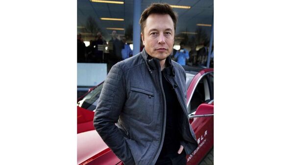 Elon Musk defiende su privacidad de vuelo - Revista PLUS