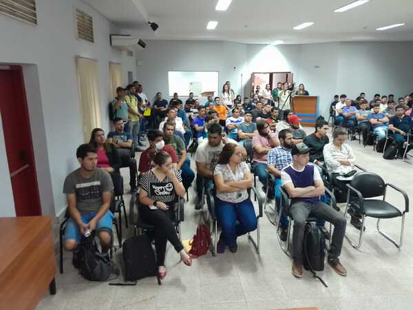 Diario HOY | ANDE evaluó a más de 210 electricistas en San Lorenzo