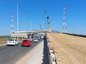Preparan base estructural para la rampa de acceso al Puente Héroes del Chaco