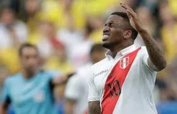 El delantero peruano Jefferson Farfán anuncia su retiro - Fútbol Internacional - ABC Color