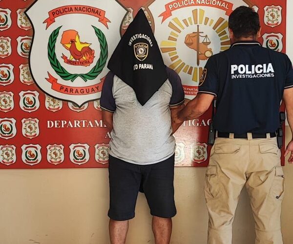 Detienen a hombre que tenía celular robado a camión transportador