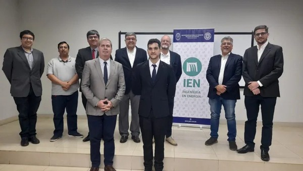 Estudiante de la UNA se recibe como el primer ingeniero en Energía del país