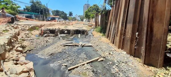Desagüe Molas López: Nauseabundo olor a cloaca inunda barrios desde inicio de obras - Nacionales - ABC Color