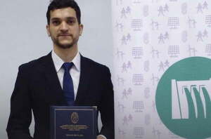 Estudiante se convierte en el primer ingeniero en Energía en Paraguay - Noticiero Paraguay