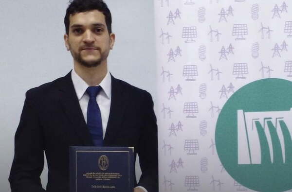 Estudiante se convierte en el primer ingeniero en Energía en Paraguay - Noticiero Paraguay