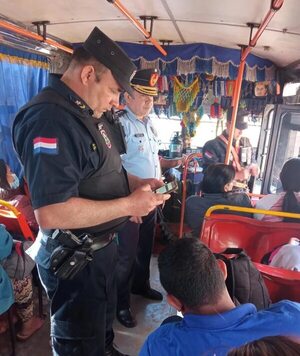 Policía ejecuta controles preventivos en los buses - Policiales - ABC Color