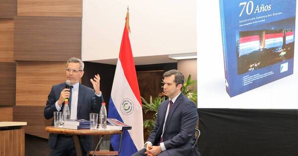 La Nación / BCP realizó la presentación del libro por sus 70 años