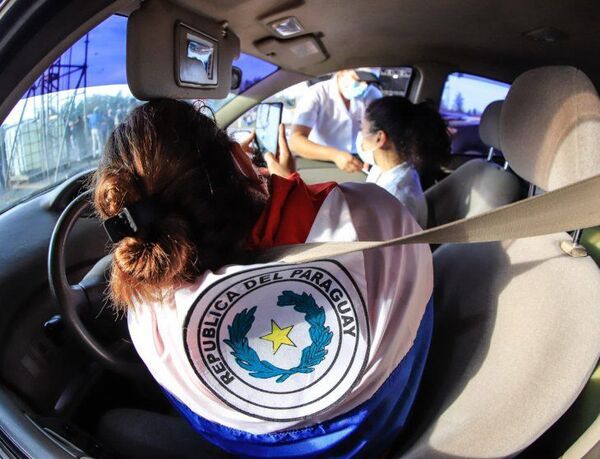 Representante de EEUU celebra la masiva vacunación en Paraguay