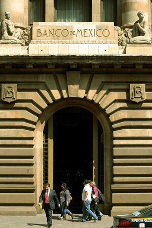 Banco de México dice que economía se expandió aunque con leve desaceleración - MarketData