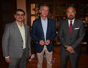 Recepción con médicos en la embajada de Francia - Sociales - ABC Color