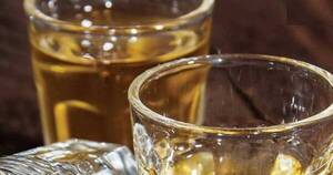 La Nación / Alrededor de 37 personas fallecieron en India por intoxicación con alcohol adulterado