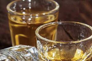 Alrededor de 37 personas fallecieron en India por intoxicación con alcohol adulterado