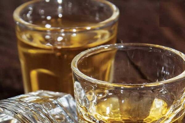 Alrededor de 37 personas fallecieron en India por intoxicación con alcohol adulterado
