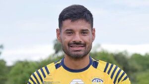 César Benítez se calza la camiseta de Trinidense