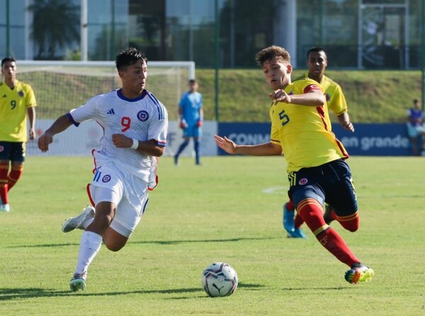 Chile y Colombia se pasaron las manos - APF