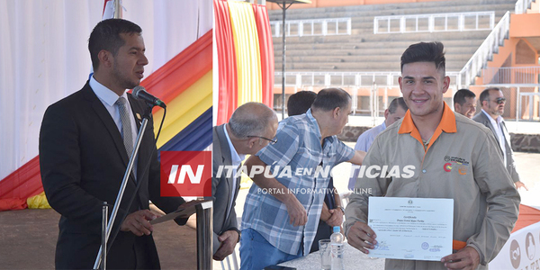 EL CONCEJAL DIEGO AQUINO ACOMPAÑÓ A EGRESADOS DE LA ESCUELA TALLER EN ENCARNACIÓN