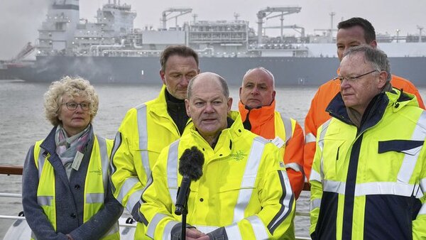Alemania inaugura su primera terminal de gas natural licuado, con gas importado desde España