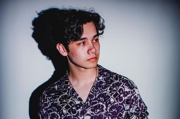 Ian Asher estrena su primer sencillo “God On The Weekend”