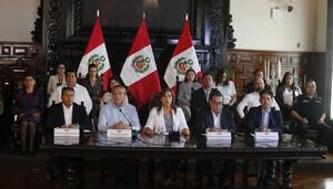 Presidenta de Perú descarta renuncia y "exige" al Congreso adelanto de elecciones - .::Agencia IP::.