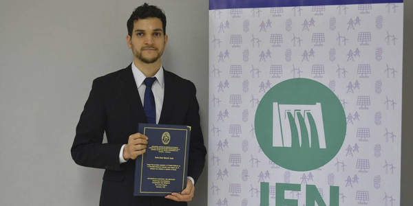 ESTUDIANTE SE CONVIERTE EN EL PRIMER INGENIERO EN ENERGÍA EN PARAGUAY