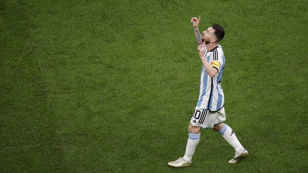Ronaldinho: "Messi podría jugar hasta los 50 años"