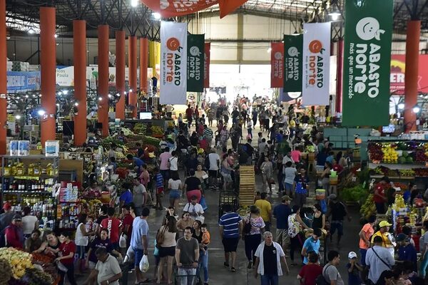 El pago de aguinaldo se comienza a sentir en los comercios de Asunción - Economía - ABC Color