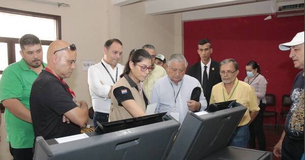 La Nación / Confirman exitoso testeo nacional de las máquinas de votación