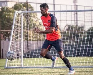 Nacional: Carlos Rolón, en la Academia - Fútbol - ABC Color