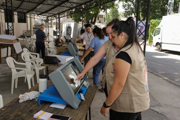 Diario HOY | Fallaron 160 máquinas de votación, repararon 70, reemplazaron el resto