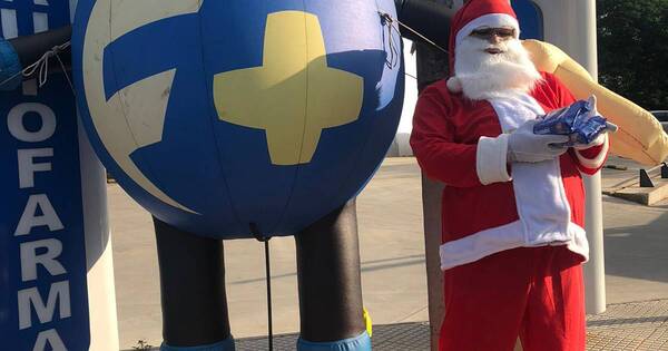 La Nación / Papá Noel lleva su magia a Punto Farma